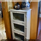 F14. Kitchen storage.